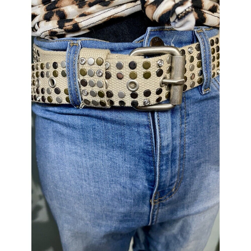 Women’s 3 Piece Outfit SzSm Cheetah Top Studded Belt High Waisted Jeans Sz5 - Picture 6 of 6